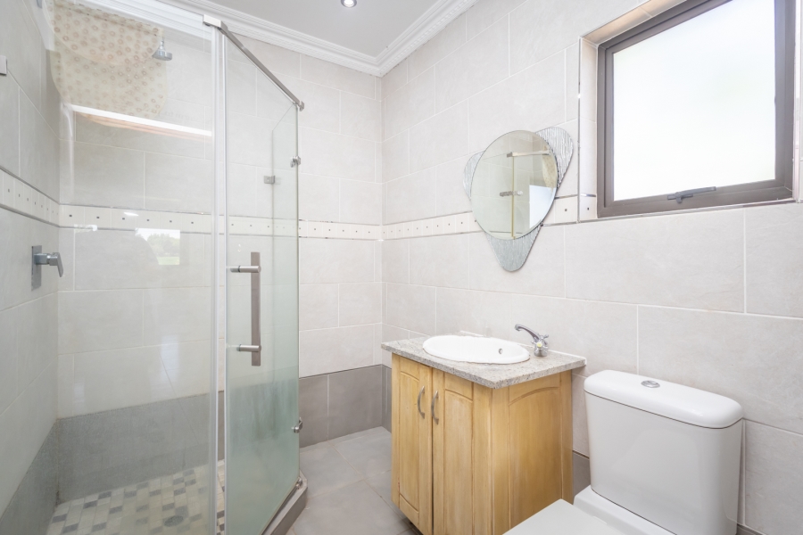 To Let 6 Bedroom Property for Rent in The Coves North West